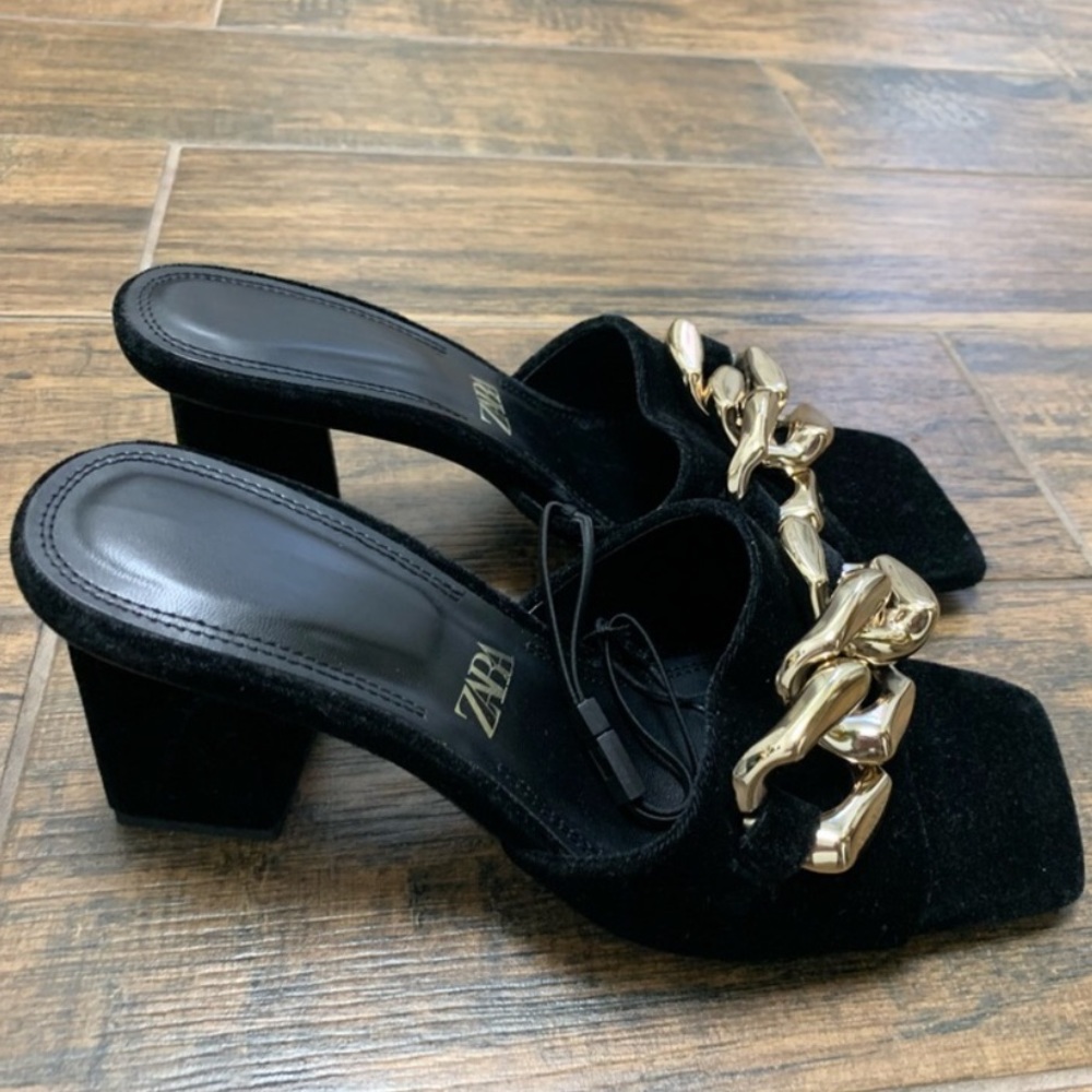 ZARA HEELED VELVET SANDALS WITH CHAIN.BLACK/GOLD. 8.5 M. 39 - Picture 3 of 7